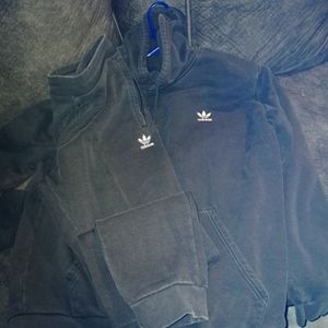 Adidas jogging outfit